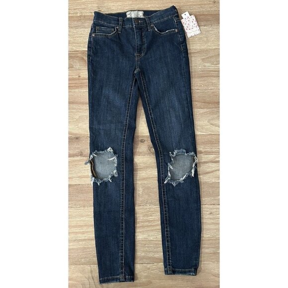 Free People Womens Size 24  Skinny Ankle Jeans Distressed Dark Wash Denim NEW - Picture 1 of 7